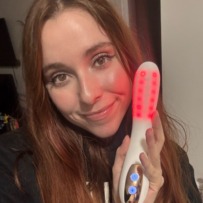 Customer holding vGlow